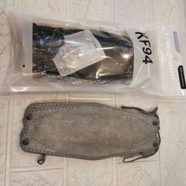 Masker Dewasa Kf94 Warna 1 Bungkus Isi 10Psc  Abu-abu