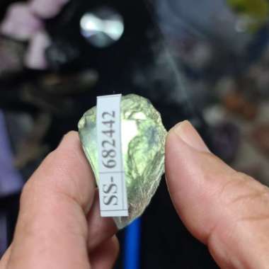 BATU FLUORITE GREEN ROUGH15