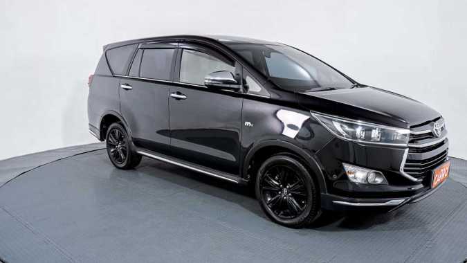 Toyota Innova 2.0 Venturer MT 2019 Hitam 48 - Hitam Manual Bekasi