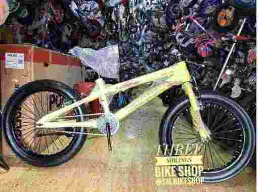 SEPEDA BMX TANGO SPIN 20 INCH BAN JUMBO 3.0 WARNA HIJAU STABILO