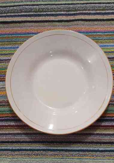 Piring Putih List Emas / Ukuran 23 cm / Piring Makan 9" Beling