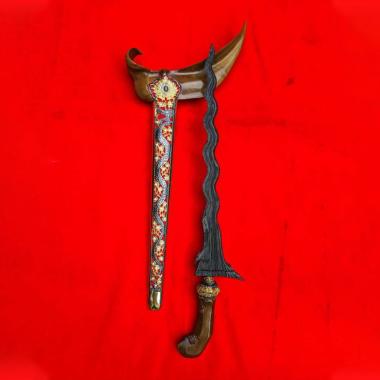 Keris Pusaka Parung Sari Luk 13 Pamor Junjung Drajat Warangka Ladrang Surakarta Pendok Topengan Naga