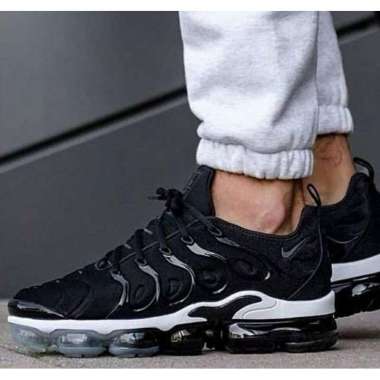 mens vapormax all black