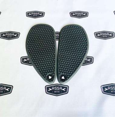 Tankgrip Kawasaki W175 17-Up Nassert Beet Techspec Style Black