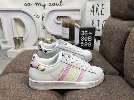 adidas_adidas-superstar-women-sports 