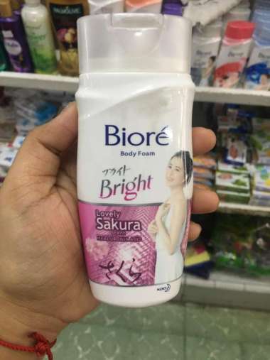 Promo Harga Biore Body Foam Bright Lovely Sakura Scent 100 ml - Blibli