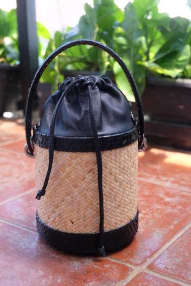 Hand Bag Wanita-Bag Lulu Lampit-Sling Bag-Tas Kulit Asli-Tikar-Anyam Black