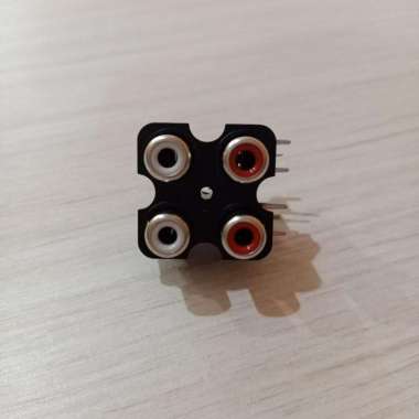 Terminal / Soket RCA 4 pin lubang