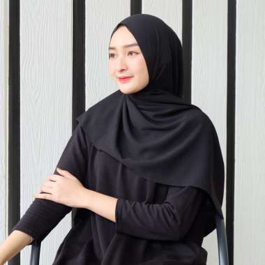 Hijab Pashmina Hitam Harga Terbaru Februari 2021 Blibli Kerudung pashmina ini jadi favorit karena mudah digunakan, hanya dengan satu dengan harga kerudung pashmina yang terjangkau, bahan woolpeach ini jadi kain yang paling populer karena. hijab pashmina hitam harga terbaru