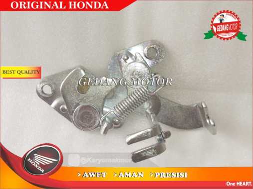 DUDUKAN KUNCI JOK BELAKANG SCOOPY FI ESP VARIO 110 FI ORIGINAL HONDA