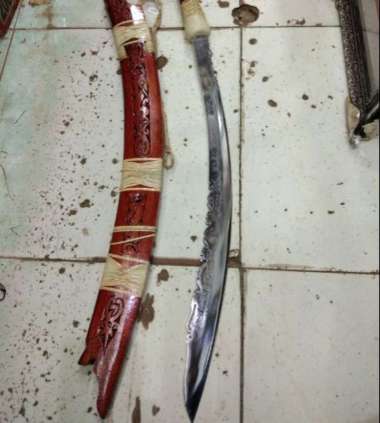 Mandau Baja Putih Stainlesstell koleksi super Neutral