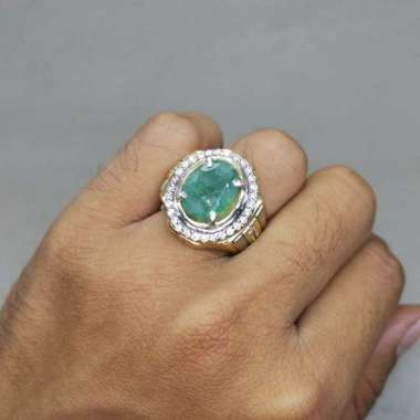 Batu cincin warna hijau