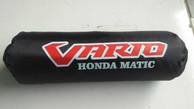 Sarung Cover Tutup Pelindung Shockbreaker Belakang Motor Vario 150 110 125 Vario merah