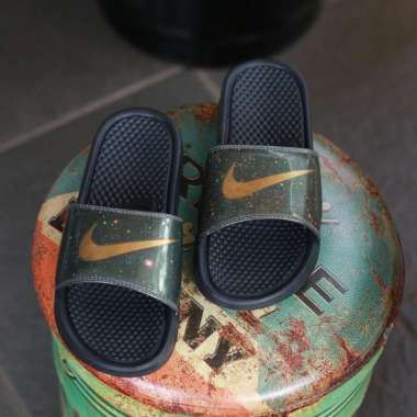 kids nike benassi