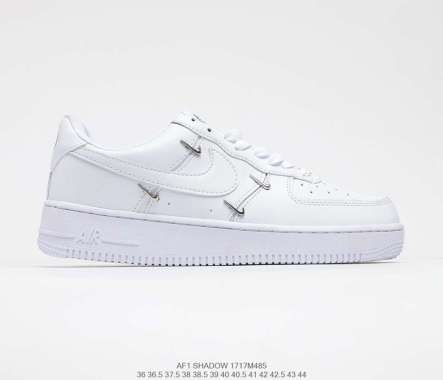 white nike shoes classic
