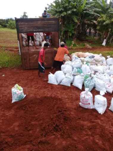 tanah merah karungan, tanah merah untuk taman tanaman