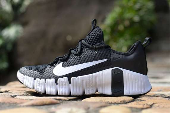 black nike metcon 3