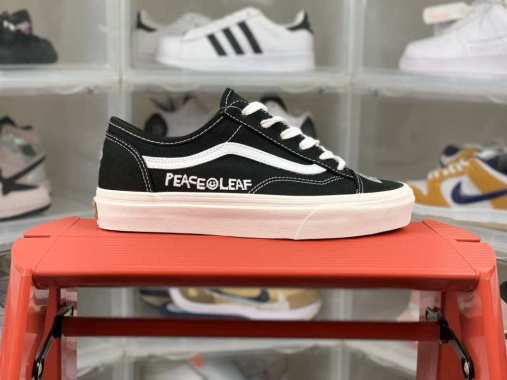 vans running shoes men