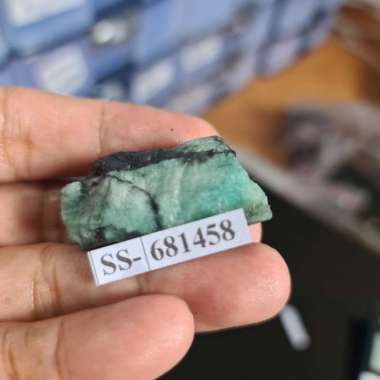 EMERALD ROUGH SCHROLL ERC03