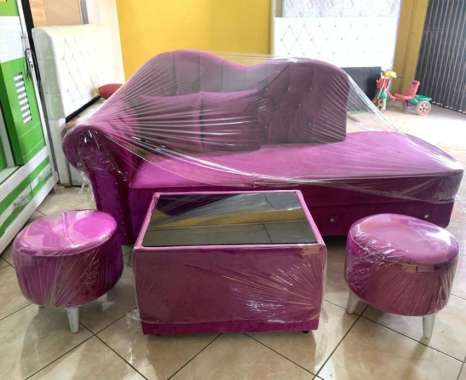 sofa santai depan tv minimalis