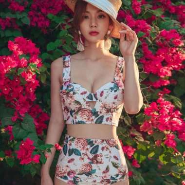 Baju renang sexy bikini split set import beachwear pantai seksi bunga M