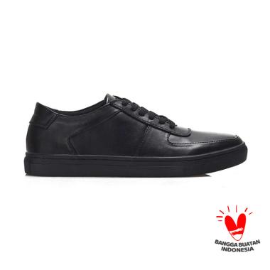 black plain sneakers