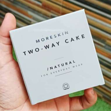 Bedak MOREKSIN Two Way Cake NATURAL - Bedak Pemutih Wajah dan Glowing Natural