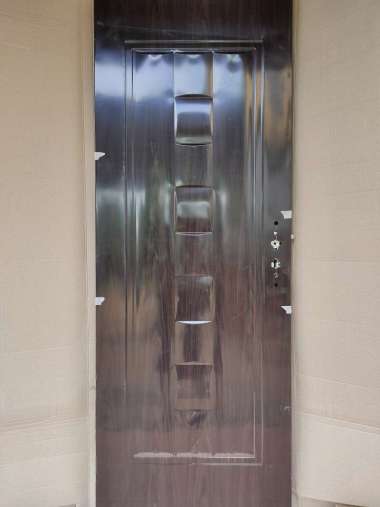 Pintu Baja Fortress JBS Urban 80 Warna Coklat Kayu Motif Kotak Susun Minimalis