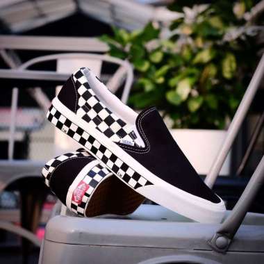 vans black black checkerboard