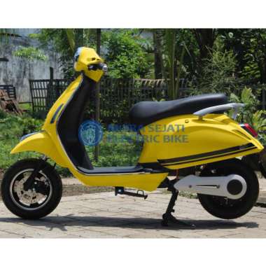 Sepeda Motor Bf Goodrich New V7 vespa listrik Putih