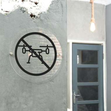 Papan Tanda Drone Dilarang - Akrilik Bening L 30 Cm Hitam