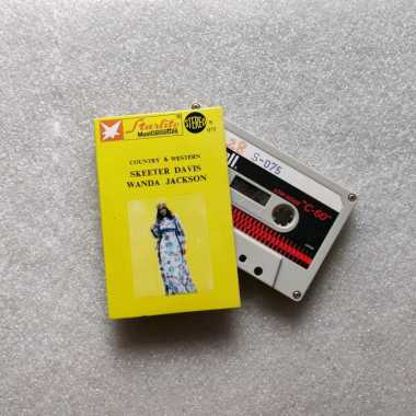 kaset pita country pop SKEETER DAVIS WANDA JACKSON
