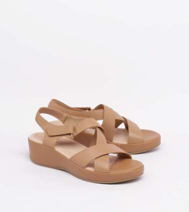 Buccheri Karissa Sandals Wanita 40 TAN