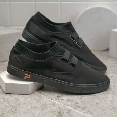 Paulmay Sepatu Slip on Pria Nagoya 39 Black