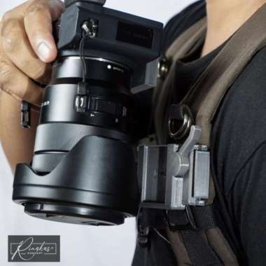 CAMERA BACKPACK SHOULDER STRAP HOLDER BUCKLE MOUNT DSLR MIRRORLESS Abu-abu