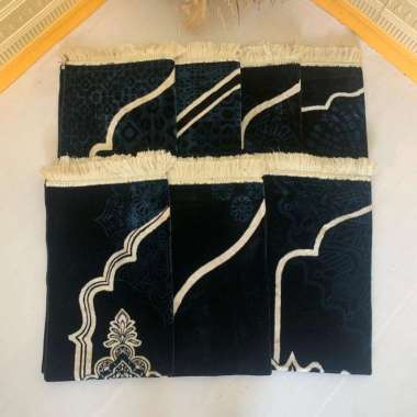 Sajadah Turki Hitam Premium Tebal Motif Bunga Cantik/Sajadah Couple Kado Pernikahan Random / Grosir