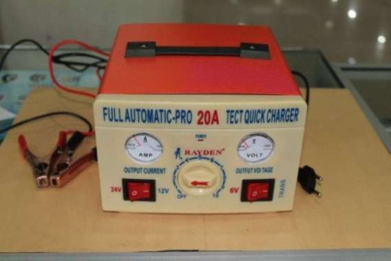 Charger Aki 20 Ampere OTOMATIS Merk RAYDEN merah