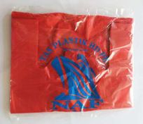 Kantong Plastik EKONOMIS MERAH Sedang Ukuran 35