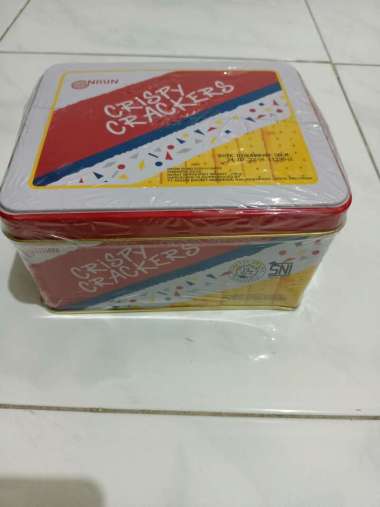 Nissin Crackers kaleng