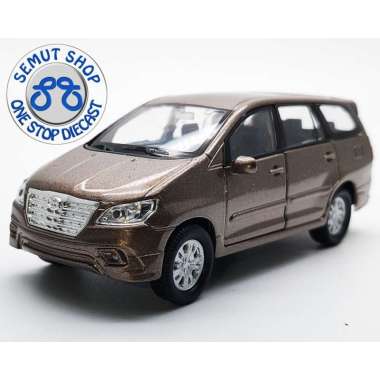 Multihomeware Pajangan Mobil Toyota Innova / Miniatur Mobil Toyota Kijang Innova 1:32-38