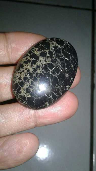 Bongkahan Batu Pirus Hitam