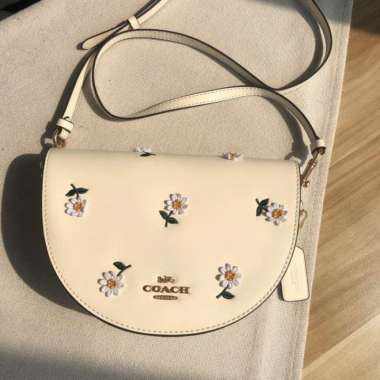 ellen crossbody with daisy embroidery