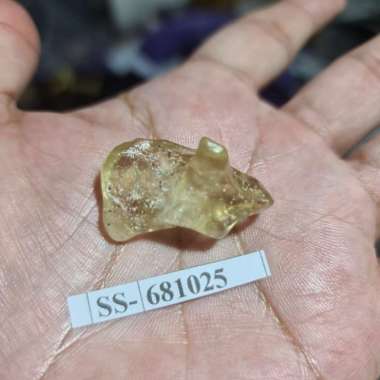 LIBYAN DESERT GLASS CRYSTOBALITE GRADE EGYPT/LIBYAN BORDER LDG01