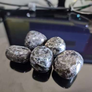 BATU INDIGO GABBRO TUMBLED