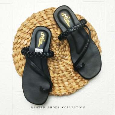 Sandal Teplek Wedges Wanita Slop Tali kepang Remaja kekinian/Sendal Selop Slip On Tali Terbaru 40 jempol hitam