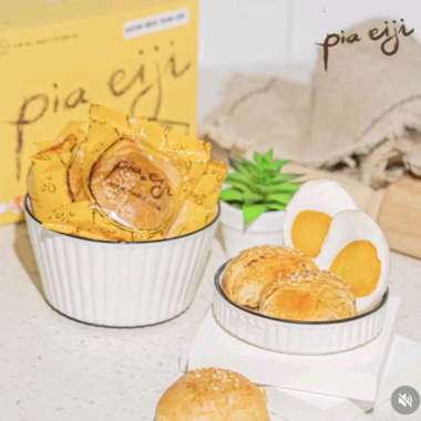 Pia Eiji Khas Bali Kacang Hijau Telur Asin
