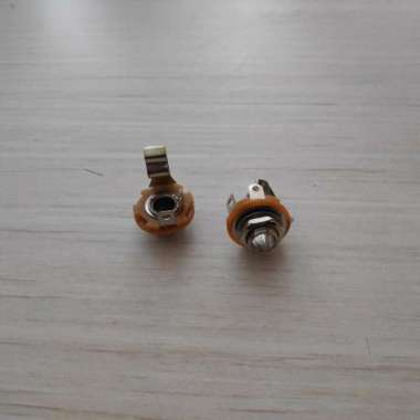 Soket Akai Mono Coklat