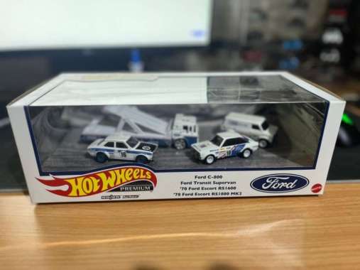 HOT WHEELS PREMIUM DIORAMA FORD C-800 RACE TEAM GARAGE SET HOTWHEELS