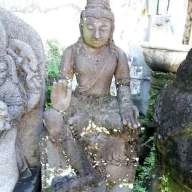 PATUNG DEWI TARA DUDUK KUNO