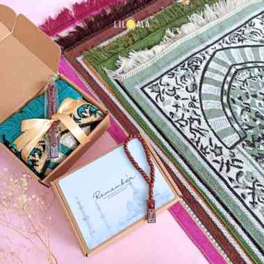 [SPW] GIFT BOX SAJADAH TURKI FREE TASBIH KAYU HAMPERS LEBARAN/RAMADHAN SOUVENIR KADO PARCEL IDUL FIT